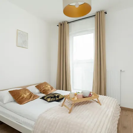 Jasny Blisko Lotniska Lawica W Poznaniu By Renters Apartment *