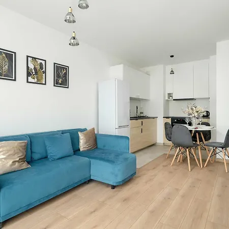 Apartment Jasny Blisko Lotniska Lawica W Poznaniu By Renters *
