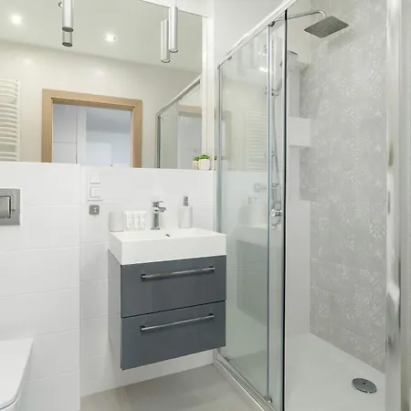 Jasny Blisko Lotniska Lawica W Poznaniu By Renters *