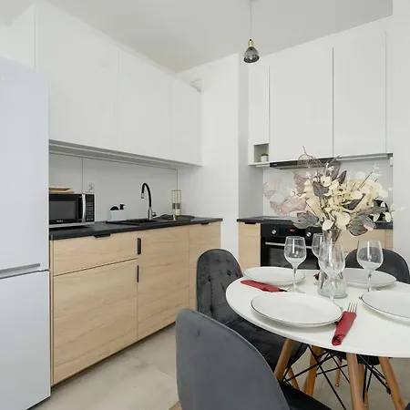 Jasny Blisko Lotniska Lawica W Poznaniu By Renters * Poznan